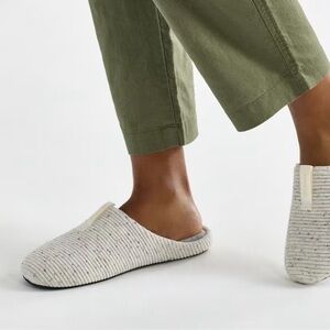 NWOT | Bombas Women’s Nest Slippers | Cream Speckled | size 7